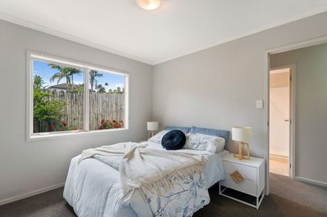 Photo of property in 8 Neaptide Close, Red Beach, 0932