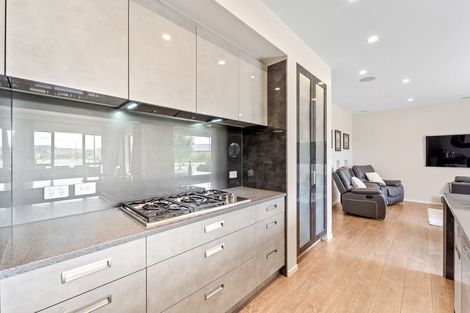 Photo of property in 60 Pohutukawa Parade, Riverhead, 0820