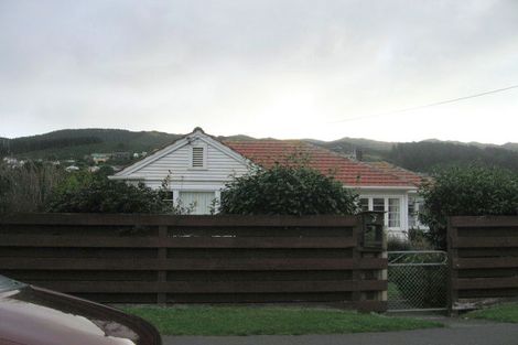 Photo of property in 3 Hinau Street, Tawa, Wellington, 5028