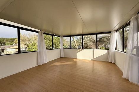 Photo of property in 33 Lagoon Way, West Harbour, Auckland, 0618