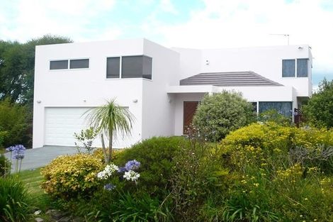 Photo of property in 60 Lagoon Way, West Harbour, Auckland, 0618