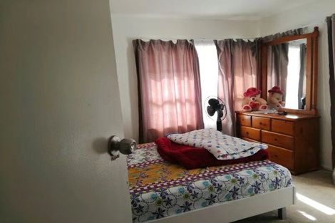 Photo of property in 16 Tonar Street, Northcote, Auckland, 0627