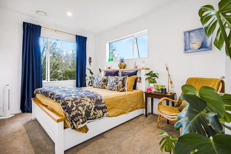 Photo of property in 44 Boocock Crescent, Orewa, 0931