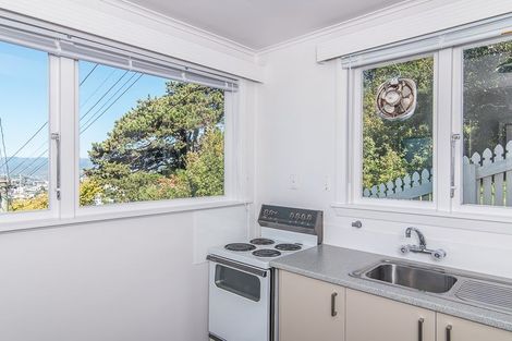 Photo of property in 38 Sugarloaf Road, Brooklyn, Wellington, 6021