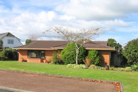 Photo of property in 3 Kadina Place, Botany Downs, Auckland, 2010