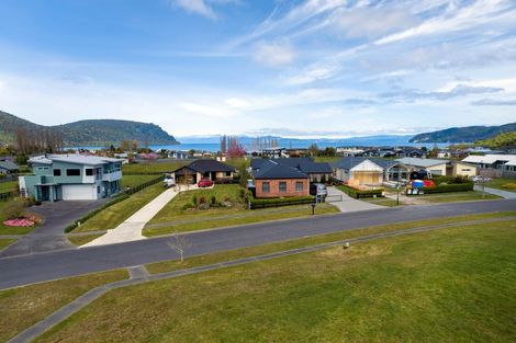 Photo of property in 2 Pukeko Way, Kinloch, Taupo, 3377