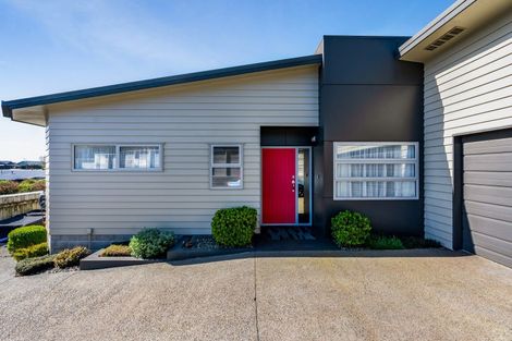 Photo of property in 14d Maple Crescent, Whalers Gate, New Plymouth, 4310