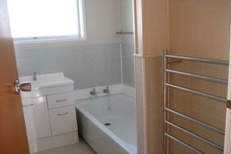 Photo of property in 2/33 Castor Bay Road, Castor Bay, Auckland, 0620