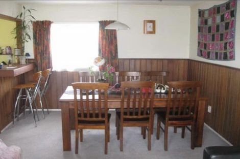 Photo of property in 41 Colchester Crescent, Newlands, Wellington, 6037