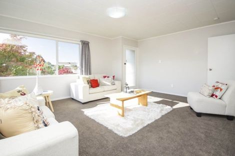 Photo of property in 8 Elizabeth Drive, West Harbour, Auckland, 0618