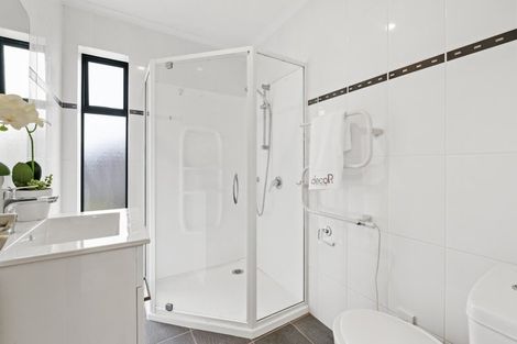 Photo of property in 9 Travis View Drive, Fairview Heights, Auckland, 0632