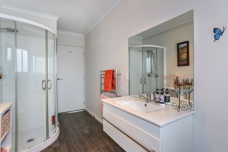 Photo of property in 68 Helenslee Road, Pokeno, 2402