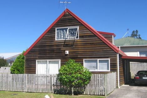 Photo of property in 3 Caspian Close, New Lynn, Auckland, 0600