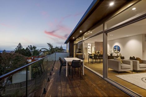 Photo of property in 181 Glenfield Road, Hillcrest, Auckland, 0627