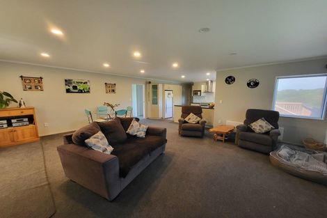 Photo of property in 1 Watts Street, Waipawa, 4210