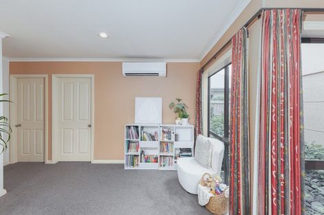 Photo of property in 73 Saint James Drive, Huntington, Hamilton, 3210