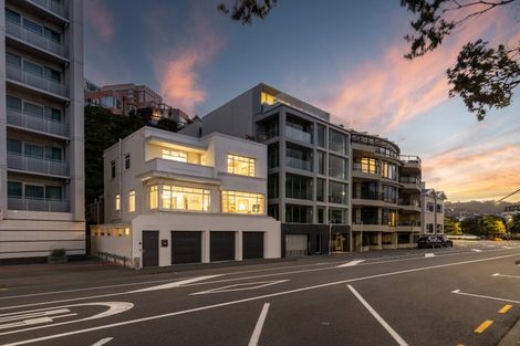 Photo of property in 90 Oriental Parade, Oriental Bay, Wellington, 6011