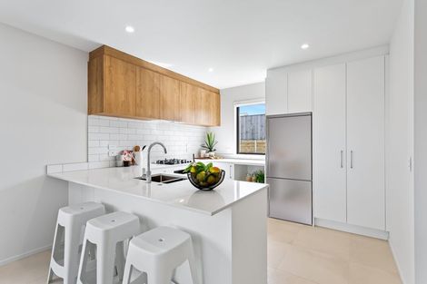 Photo of property in 5 Seafoam Road, Rosehill, Papakura, 2113