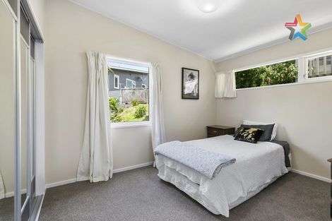 Photo of property in 27 Rakeiora Grove, Korokoro, Lower Hutt, 5012