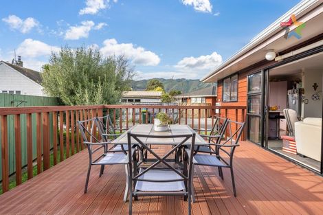 Photo of property in 2/8 Hewer Crescent, Naenae, Lower Hutt, 5011