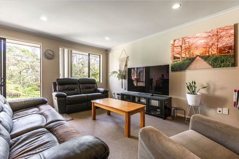 Photo of property in 31 Condor Place, Unsworth Heights, Auckland, 0632