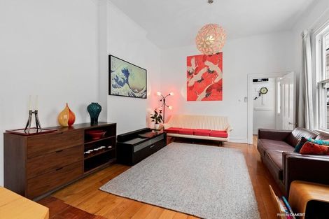 Photo of property in 18 Queen Street, Mount Victoria, Wellington, 6011