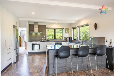 Photo of property in 3 George Gee Drive, Korokoro, Lower Hutt, 5012