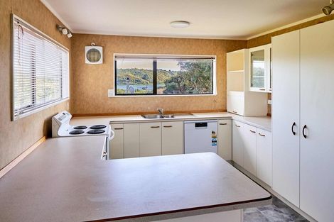 Photo of property in 3 Naver Place, Papakowhai, Porirua, 5024