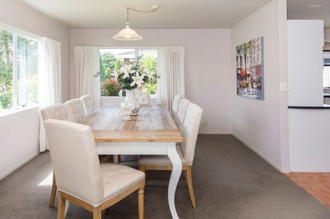 Photo of property in 10 West Fairway, Golflands, Auckland, 2013