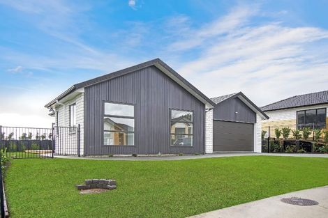 Photo of property in 48 Twin Parks Rise, Papakura, 2110