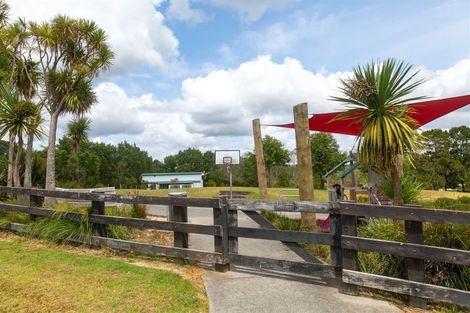 Photo of property in 1 Gails Drive, Okura, Auckland, 0792