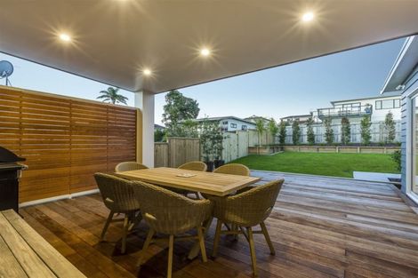 Photo of property in 17 Tindalls Bay Road, Tindalls Beach, Whangaparaoa, 0930