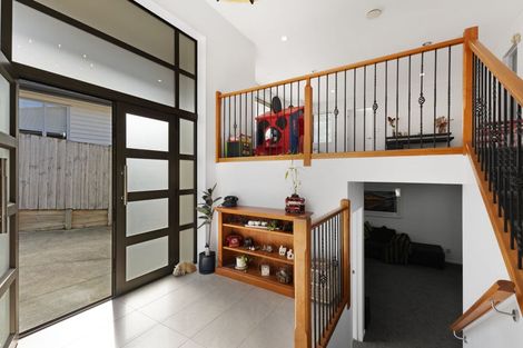 Photo of property in 13 Stubbs Place, Fairview Heights, Auckland, 0632