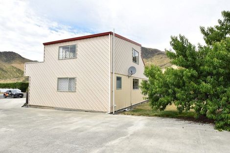 Photo of property in 12 Ahuriri Drive, Omarama, 9412