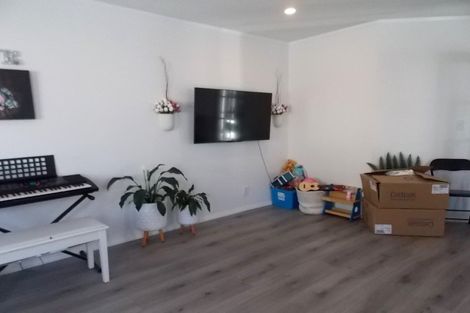 Photo of property in 107 Ashton Fitchett Drive, Brooklyn, Wellington, 6021