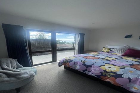 Photo of property in 2/16 Kiteroa Terrace, Rothesay Bay, Auckland, 0630