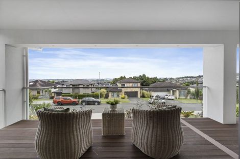 Photo of property in 4 Ravello Rise, Flat Bush, Auckland, 2019