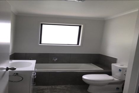 Photo of property in 129 Tidal Road, Mangere, Auckland, 2022