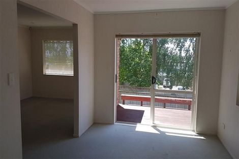 Photo of property in 2 Birchlea Rise, Goodwood Heights, Auckland, 2105