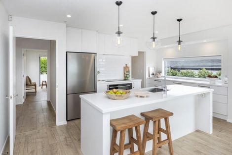 Photo of property in 12 Parkridge Place, Mount Pleasant, Christchurch, 8081