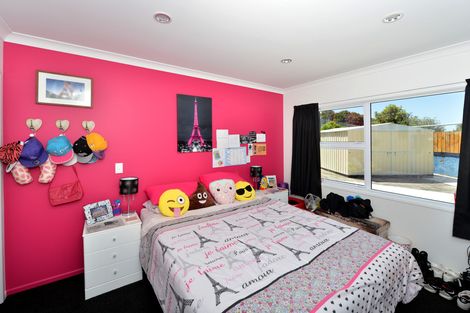 Photo of property in 8 Memorial Drive, Parahaki, Whangarei, 0112