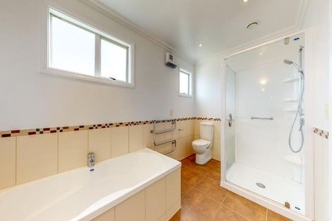 Photo of property in 24 Saunders Close, Whitby, Porirua, 5024