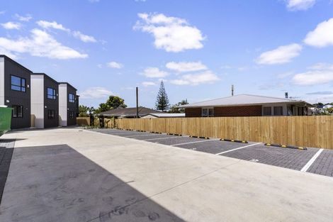 Photo of property in 4/155 Te Atatu Road, Te Atatu South, Auckland, 0610