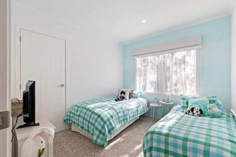 Photo of property in 51 Coutts Way, Fitzherbert, Palmerston North, 4410