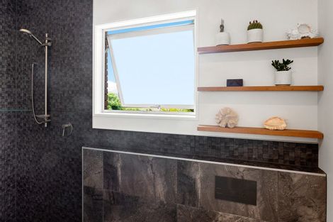 Photo of property in 30 Binnie Street, Paihia, 0200