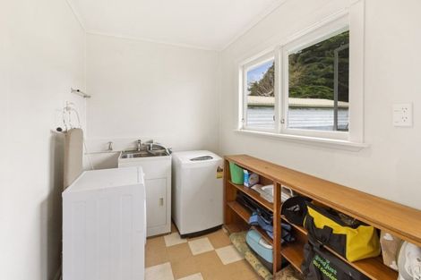 Photo of property in 13 Kawakawa Bay Coast Road, Kawakawa Bay, Papakura, 2585