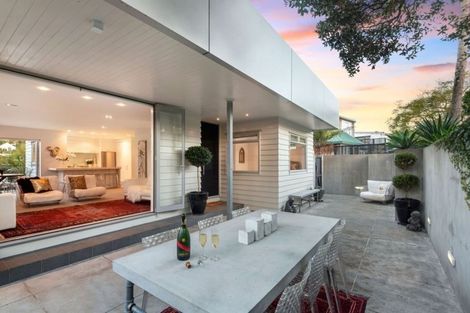 Photo of property in 1/22 Matipo Road, Mairangi Bay, Auckland, 0630