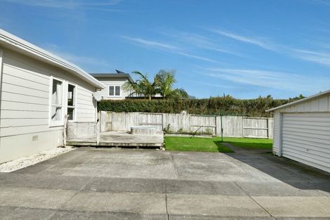 Photo of property in 5 Walton Street, Red Beach, 0932
