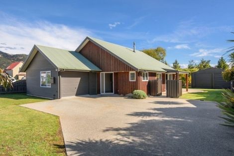Photo of property in 16 Frye Crescent, Albert Town, Wanaka, 9305