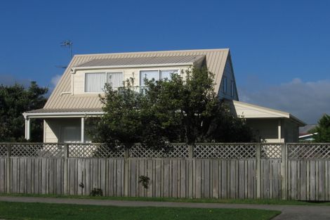 Photo of property in 114 Field Way, Waikanae Beach, Waikanae, 5036